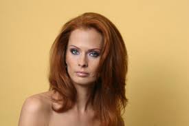 Notable for her role as eszter on the hungarian television series hacktion, she is also recognized for her work in films such as europa expressz (1999) and blood and chocolate (2007). Furdoruhara Vetkozott Dobo Kata Mellei Alig Fertek El Benne Hazai Sztar Femina