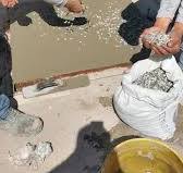 Cómo colocar piedra en piso de concreto con agregado expuesto