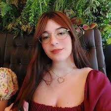 Debbie Castro's Instagram, Twitter & Facebook