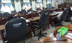 Temukan gaji umk dan gaji umr kota anda disini. Dprd Flotim Loyo Gaji Tenaga Kontrak Daerah Akhirnya Dipangkas