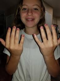 Nail salon with psoriasis-friendly services for kids