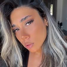 به چشمم دیدم انسانی میتواند بزرگترین داروی آرامش برای انسان دیگر باشد🥹.برا  همه از اون انسانها آرزومندم