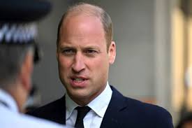 Queen's 8 grandchildren hold silent vigil beside her coffin