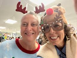 Us reindeer gotta stick together!! 🙃🤣