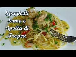 Condire il trito con 1 cucchiaino di senape. Spaghetti Tonno E Cipolle Di Tropea Un Piatto Da Re Youtube