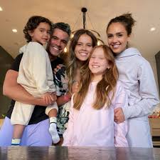 Jessica alba and cash warren are recovering from a parenting blooper in which their tween daughter caught them in a compromising position. Jessica Alba Shares Father S Day Tribute To Husband Cash Warren People Com