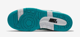 Calling on the 1987 air force ii, supreme brings back yet another classic basketball silhouette that has been adopted by skaters over the years. Supreme Nike Sb Air Force 2 Online Release Sole Collector