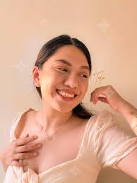 One of our best selling necklace, 12 roses as worn by It girl  @ericagvalerio will be restocked later, 8pm