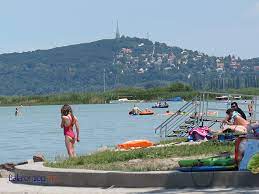 Balatonfenyves legnagyobb strandja a központi. Balatonfenyves Kozponti Szabadstrand Balatontipp