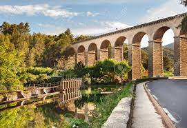 Schnell und sicher online buchen. Schone Brucke In Fontaine De Vaucluse Provence Frankreich Lizenzfreie Fotos Bilder Und Stock Fotografie Image 31048797