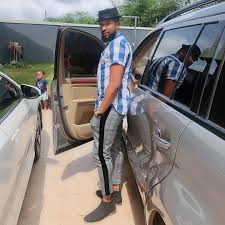He stands 6 feet 4 inch and 81 kgs. Pictures Of Shaggy Bes Houses Mansions Cars Net Worth Badaiki Eromosere John