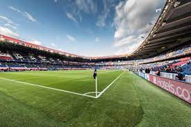 Interdits de déplacement, entre 1.500 et 2.000 supporters serbes pourraient toutefois se glisser dans les tribunes du parc des princes, mercredi en ligue des champions. Une Chambre D Hotel Ephemere Installee Au Parc Des Princes L Equipe