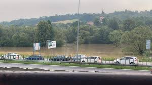 Dwa radiowozy ścigały w niedzielę w gdańsku. D5 R 8244zpztm