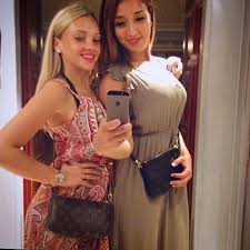 Verwirrt lief evelyn in ihre wohnung, kam mit einer zahnbürste zurück. Evelyn Burdecki Die Videobotschaft Ihrer Freundin Nora Hat Evelyns Lebensgeister Sichtlich Belebt Jetzt Erst Recht Danke Nora Promibb2017 Sat1 Bestfriendgoals Teamevelyn Facebook