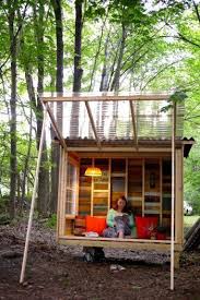 Amenager Un Coin Lecture Sur Son Terrain Amenagement Jardin Cabane Jardin Maisons Cubby