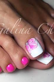 This image by nail art gallery shows you how beautiful this ombre pedicure looks when. 53 Summer Beach Toes Nail Designs For 2019 Koees Blog Beach Toe Nails Flower Toe Nails Summer Toe Nails