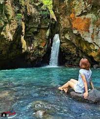 Air terjun aling aling memiliki ketinggian 35 meter dan air terjunnya terlihat seperti terbelah untuk biaya masuk ke air terjun nungnung hanya dikenakan retribusi sebesar rp sepanjang perjalanan pun kamu akan disuguhi hamparan kebun kopi dan cengkih. Air Terjun Tembok Barak Singaraja Sejarah Lokasi Harga Tiket Masuk