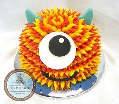 Diy Faire Un Gateau Monstre Rigolo Decoration Poche A Douille Idees Et Tutos Anniversaire Halloween Fetes D Anniversaire 1 An Gateau Anniversaire Rigolo