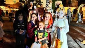 Crowds fill Entrada for annual Trick or Treat event