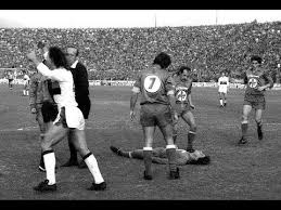 Giancarlo antognoni was born on april 1, 1954 in marsciano, perugia, umbria, italy. Tremendo Scontro Tra Antognoni E Martina In Fiorentina Genoa 3 2 Del 22 11 1981 Youtube