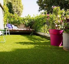 Gazon Synthetique Comment Poser Un Gazon Artificiel En Rouleau Gazon Artificiel Amenagement Terrasse Gazon Synthetique
