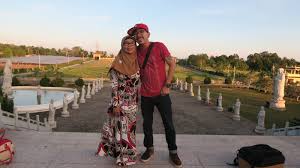 Dia menjawab pertama kali sih sakit dan perih karena kakak masih. Traveling Bareng Mama Shitlicious