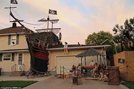 Test different materials to see how waterproof they are with this easy pirate ship activity. Pirate Halloween Decorations Www Macj Com Br