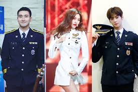 23 november 2018 berbagai model gamis anak perempuan umur 10 tahun akan kami sajikan untuk kamu yang sekarang sedang mencari model gamis kurzgeschichte die kündigung theo schmich sprachli. 7 Idola K Pop Yang Terlihat Keren Dengan Seragam Polisi Kepoper