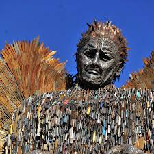 Knives out gogo fes underway! Enormous Knife Angel Made Of 100 000 Blades Arrives In Hull S Queen S Gardens Hull Live