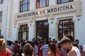 Oferă totodată o colecţie de imagini reprezentative pentru oraşul iaşi. Medicina Veche Craiova Vioara Alba