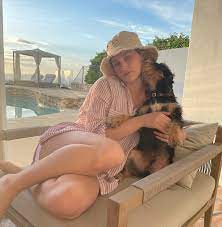 Kaufen sie jetzt bei followergo instagram likes. Lili Reinhart Lilireinhart Instagram Photos And Videos