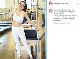 Penyebab perut bunda tetap kecil saat hamil. Perut Rata Shandy Aulia Bikin Gagal Fokus Di Usia 4 Bulan Kehamilannya