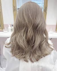 髪型 髪色 ヘアカラー ヘアスタイル トレンド 外国人風 透明感 小顔 人気 グラデーションカラー インナーカラー ハイライトカラー ベージュ グレージュ ホワイト ヘアスタイル 髪 色 ヘアカラー