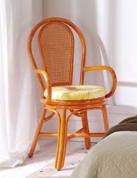 La tendance actuelle vous permet cependant de casser les codes et de mélanger les chaises design et les chaises de table. Chaise Avec Accoudoirs De Salle A Manger Brin D Ouest