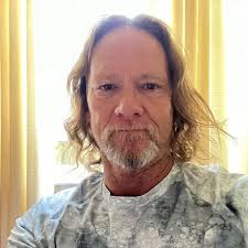 Beautiful eyes young lady🙂