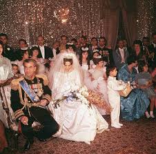 Mariage Du Shah D Iran Et De Farah Diba En Robe Et Manteau De C Dior Par Ysl Royal Brides Farah Diba Royal Weddings