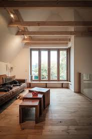 Sitzbank Am Fenster Wohnzimmer Mit Galerie Holz Fenster Dachgeschoss Freie Balken Eiche Dielen Grone Arc Eiche Dielen Dachgeschoss Haus Innenarchitektur