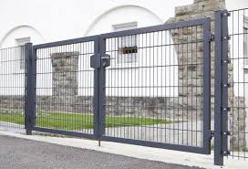 Das Zweiflugelige Einfahrtstor Vario Trend 60 40 Mm Zeichnet Sich Durch Sein Flexibles Baukastensystem Aus Das Anschlag Einfahrt Tor Einfahrtstor Einfahrt