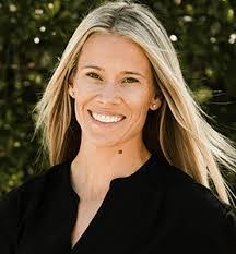 Laura Sanders's Instagram, Twitter & Facebook