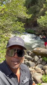 Adventures in Transportation... As I wait for my client to land at  LAX...✨😎 Kris Thornton Thornton Executive Transportation (562)280-5808  thorntonexecllc@gmail.com  http://thornton-executive-transportation.business.site I've been recognized  as one of ...