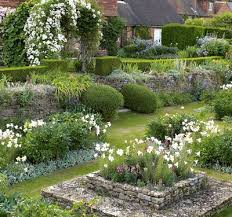 Note The Lambs Ears As A Border Below Other Plants A Vie Renouvele British Garden Diy Backyard Landscaping Cottage Garden