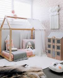 Детски легла с конструкция на къщи - модерни и забавни - Lazara.bg