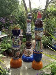 Mosaic Columns For The Garden In 2020 Mosaik Blumentopfe Mosaik Hof Kunst