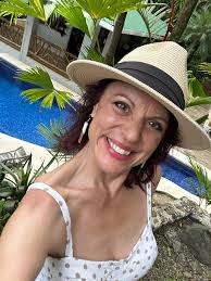 How to find a realtor or relocation consultant in Portugal for D2 visa  clients with expertise in wellness-driven entrepreneurs and purpose-led  community development?