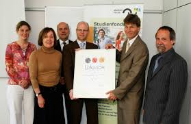 The swift number deutde3b451 was issued by deutsche bank ag in hoexter. Universitat Paderborn Nachricht Studienfonds Owl Macht Zukunft