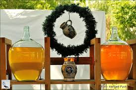 3 Hessische Apfelweinmeisterschaft Vom 12 14 Juli 2013 Im Frankfurter Garten Goldener Bembel Fur Den Apfelweinkoenig Foto Von Apfelwein Cider Apfel