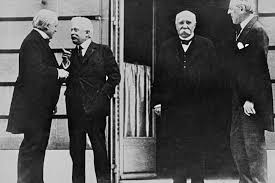 Versailler vertrag, pronounced vɛʁˈzaɪ̯ɐ fɛɐ̯ˈtʁaːk ()) was the most important of the peace treaties that brought world war i to an end. Vor 100 Jahren Pariser Friedenskonferenz Bpb