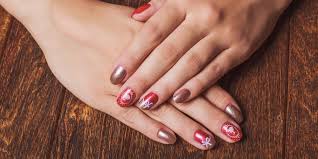 Les étapes sont ici!!salut mes passionnées de nails art!!! Nail Art Noel 5 Idees De Chistmas Nails Reperees Sur Pinterest Cosmopolitan Fr