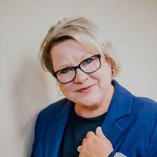 Tamara Baker-Silver, Bearfoot Realty