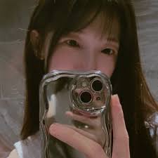 真。躺著吃😂😂